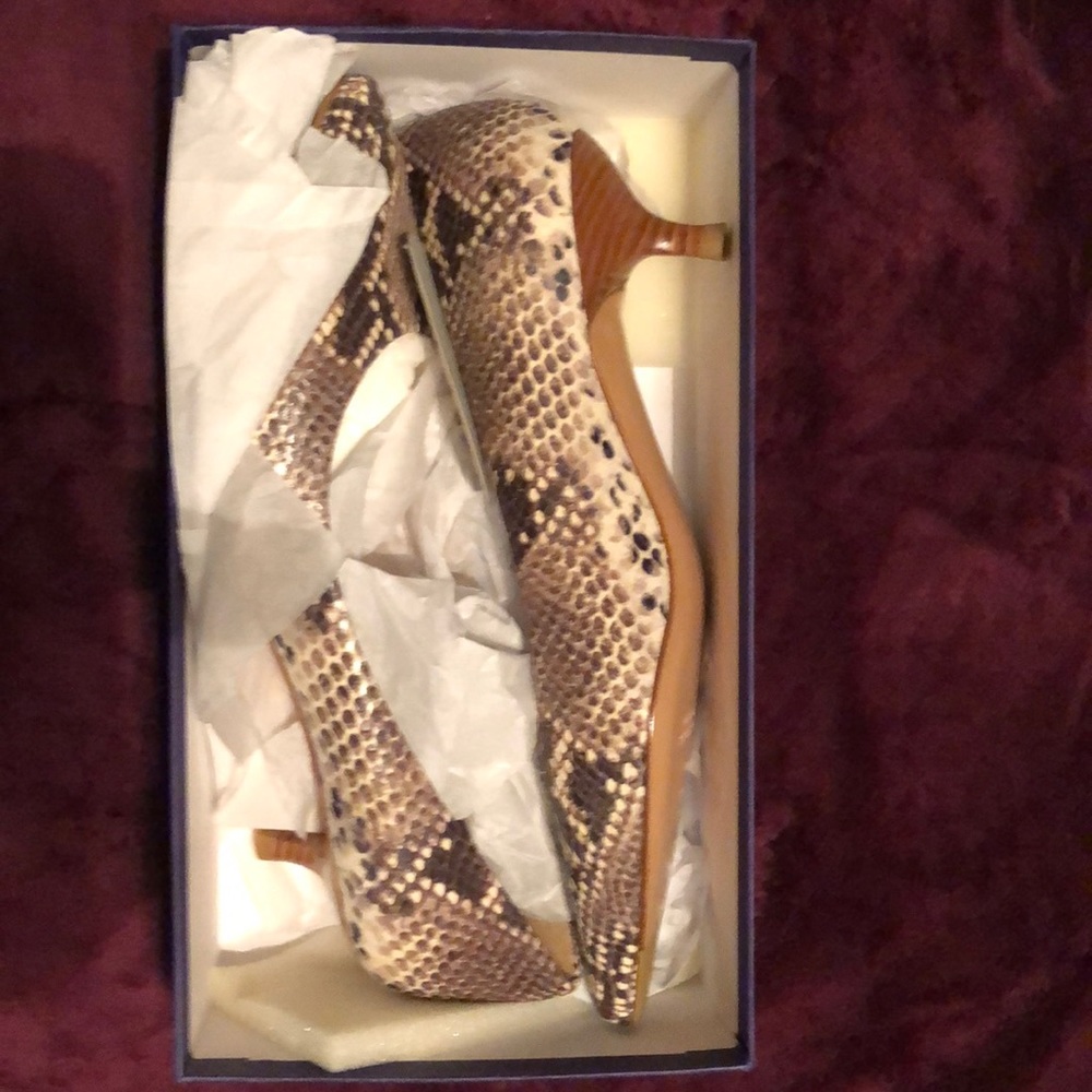 Shoes - Picture 2 of 6